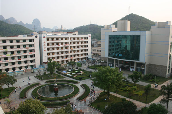凤城市第一中学.png
